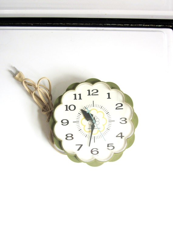 1960s Daisy Kitchen Wall Clock
