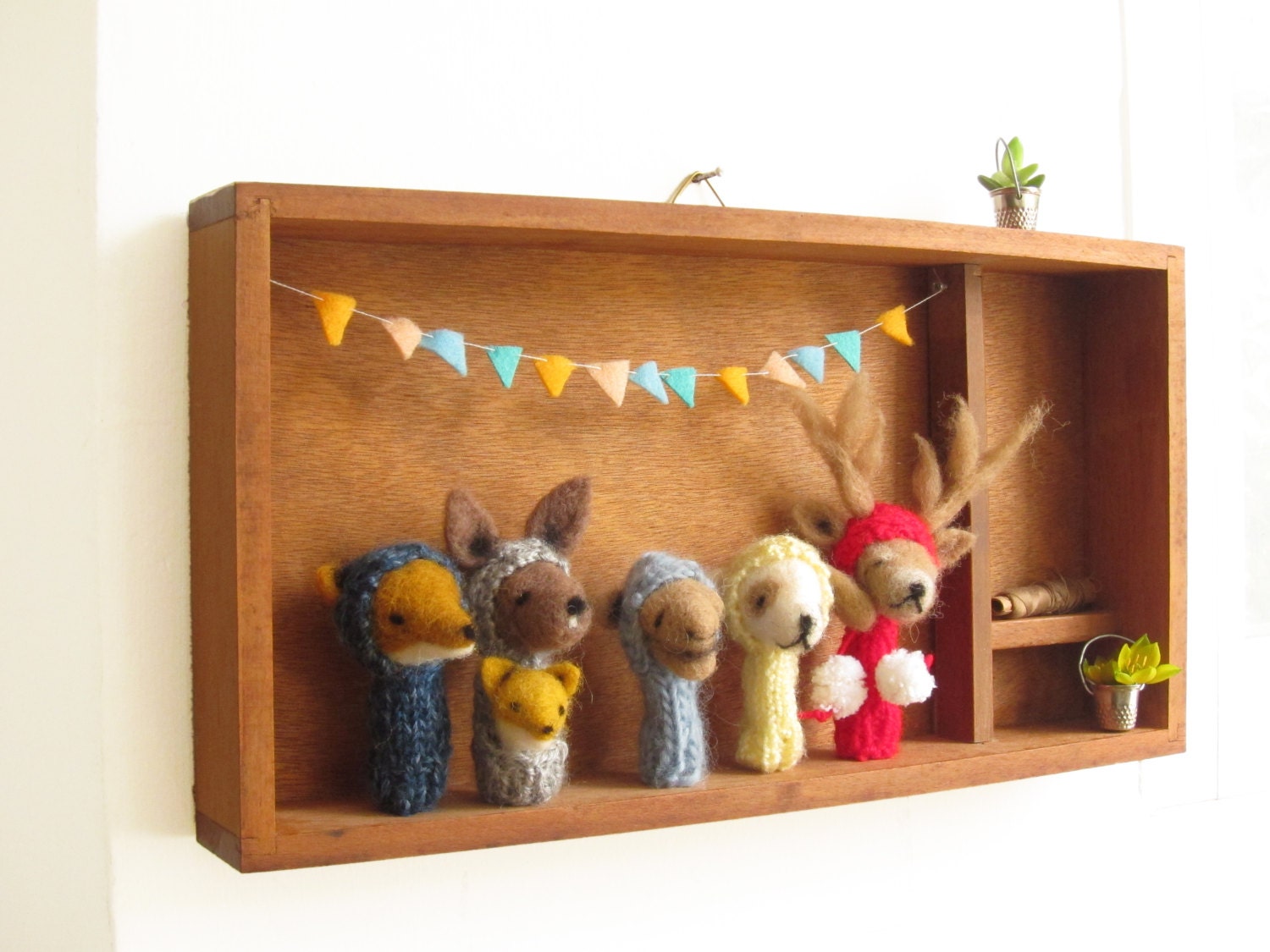Personalized PUPPET BOX a Set of 5 Finger Puppets of Your