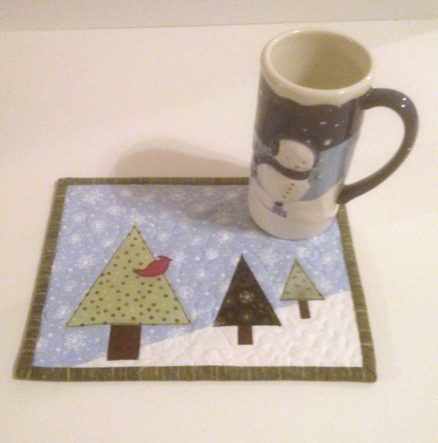 free-pattern-christmas-mug-rugs-threadbare-creations