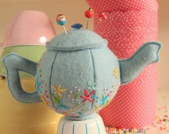 Teeny Teapots Pin cushion : teapot pin cushion, teapot pattern, pin cushion pattern,felt teapot, plush teapot,embroidered teapot,pin cushion