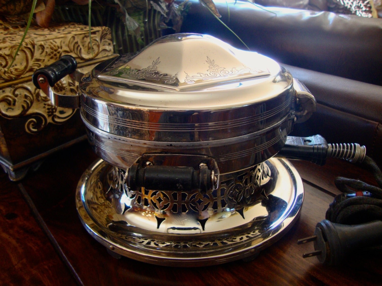 Waffle Iron 1920's made by Universal Landers Frary & by tycaalak