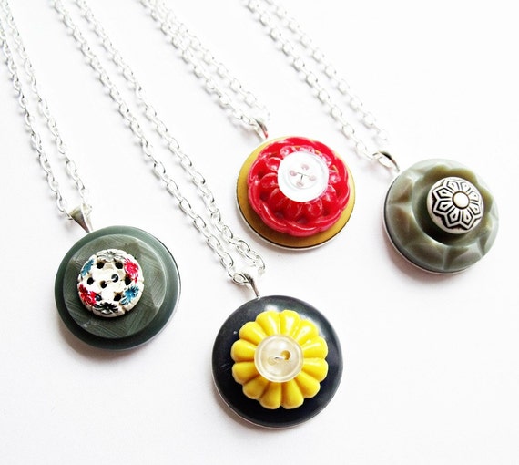 Vintage button necklace pendant silver buttons by realicoul