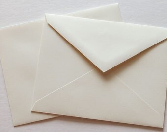 PPE43 Qty. of 50 A2 70 lb. Vanilla Paper Envelopes 4 3/8 x 5 3/4 (11.11cm x 14.61cm)