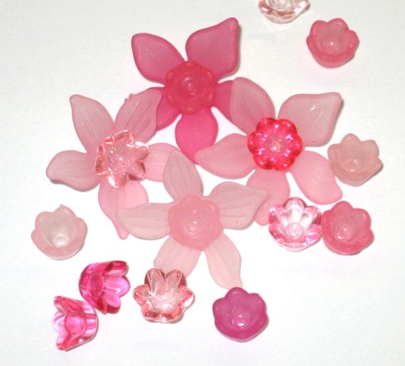 Acrylic Flower Beads 12 Daffodil Flower Beads Pink by JJBugsBeads