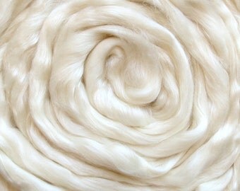 2 oz Merino/Bamboo/Tussah Roving 50/25/25