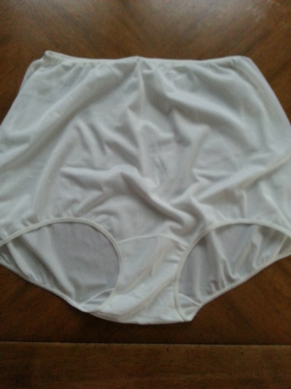 Vintage Hollywood Vassarette Size 9 Briefs by MyYiayiaHadThat