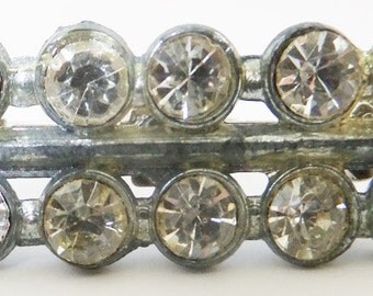 Vintage jewelry brooch in silver with clear rhinestones brooch