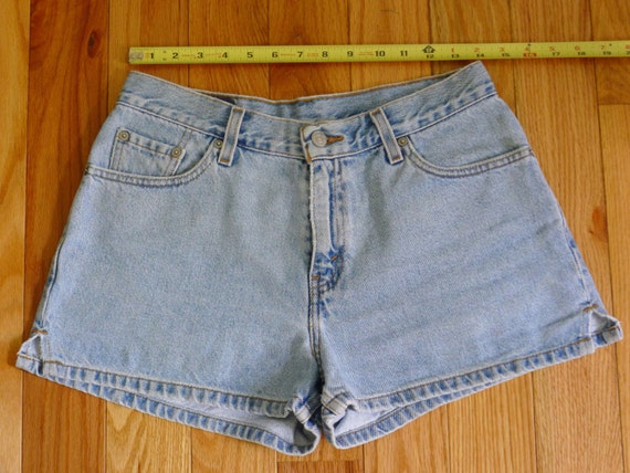 90s Levis Denim Shorts 2 Inch Inseam 32 Waist