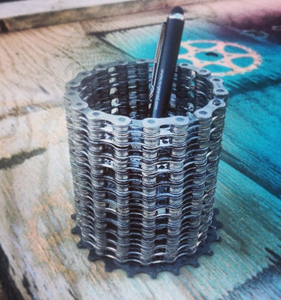 CHAIN Pen Holder
