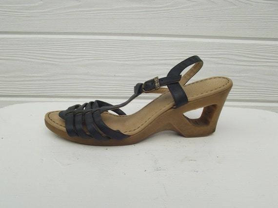 Vintage 70s Platform Sandals / Yoyo Shoes / T Strap Shoes