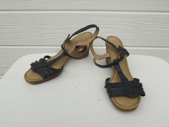 yoyo sandals