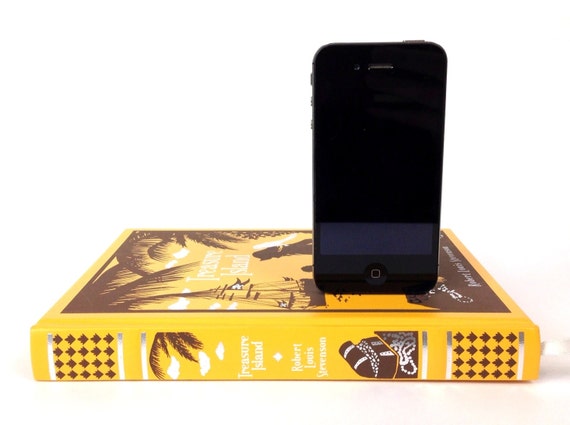 The Pirate - Treasure Island booksi Charging Dock for iPhone - Leather