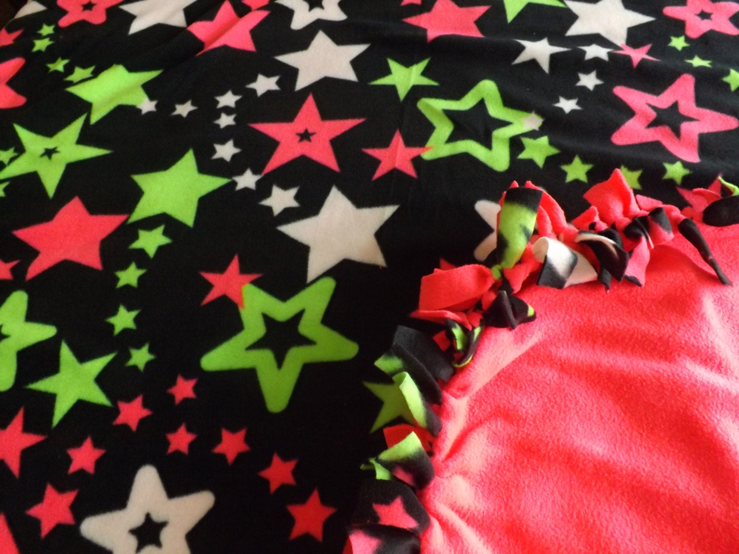 Fleece blanket black with pinkgreen and white by MamaBearsFleece