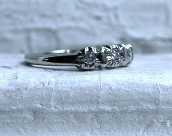 Vintage 14K White Gold Diamond Wedding Band - 0.15ct.