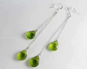 A beautiful and modern Earrings made of Peridot and Silver chain.