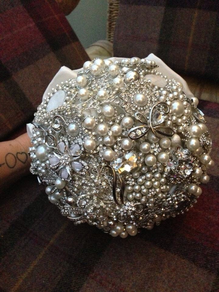 Brooch wedding bouquet