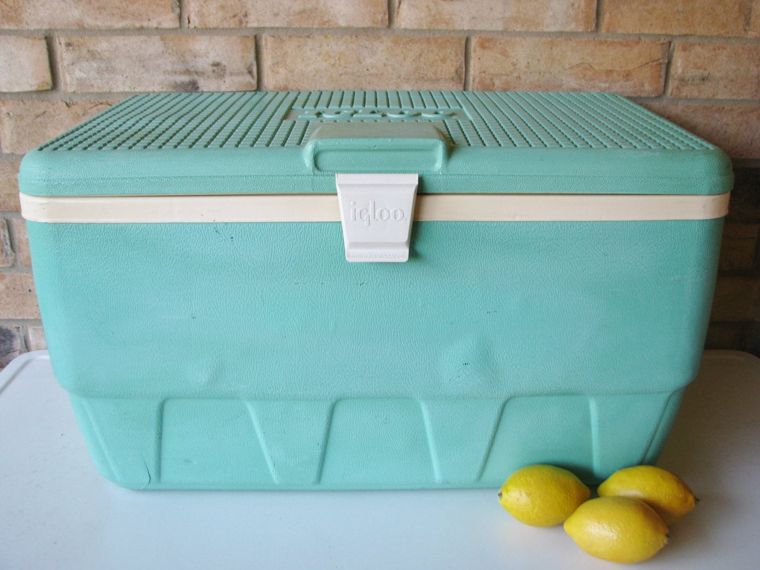 Vintage Igloo Cooler Turquoise Aqua Picnic Ice Chest