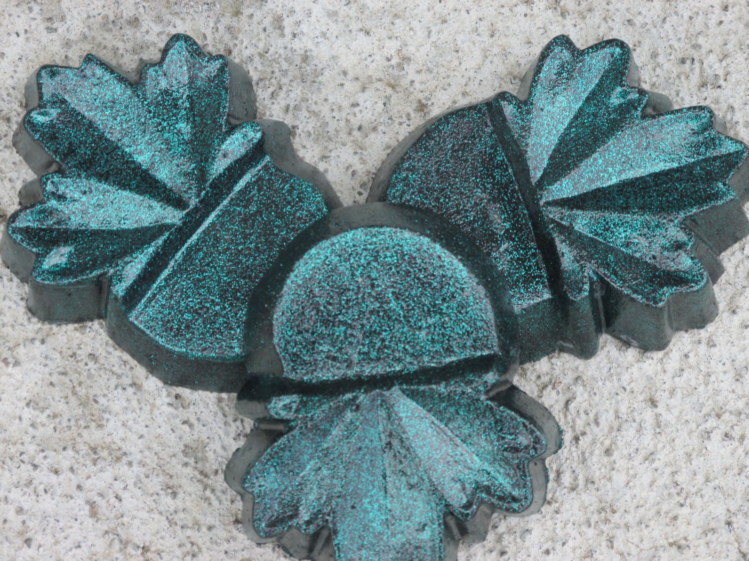 Dark Green leaf sparkle planter feet patio decor Yard art