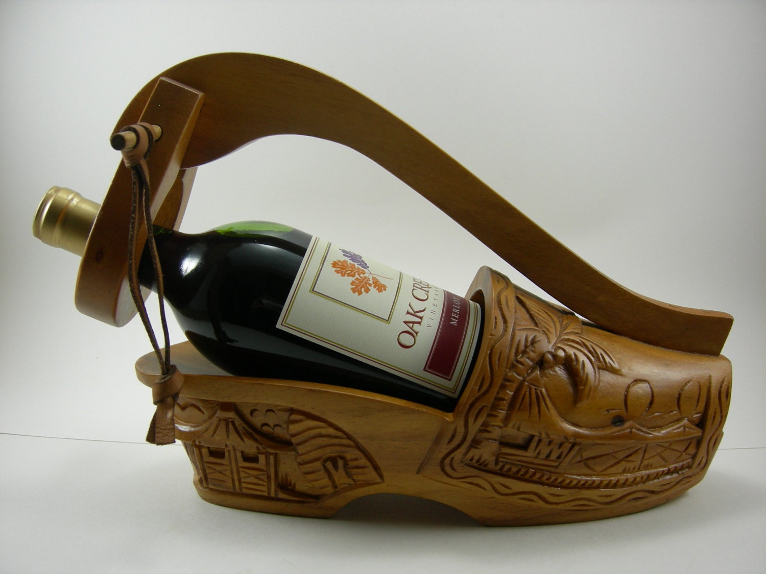 shoe shaped wine bottle holder