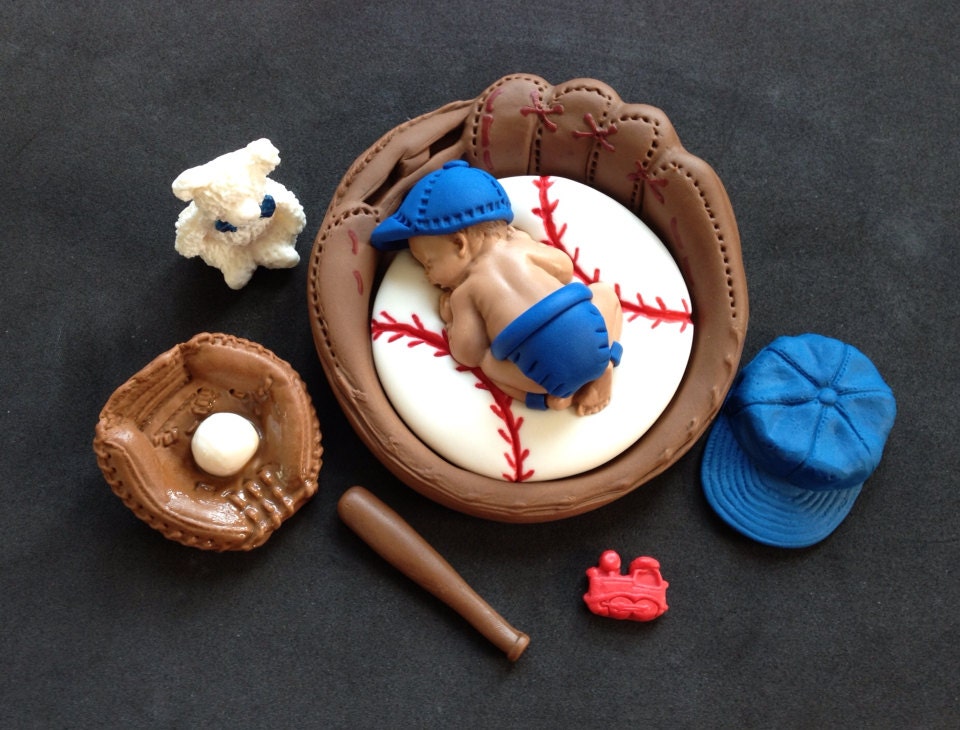 Fondant baby boy baseball inside a 3D glove by evynisscaketopper