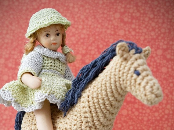 Curly Pony crochet pattern, pony amigurumi pattern, horse crochet pattern, horse amigurumi pattern, toy pattern for newborns and toddlers