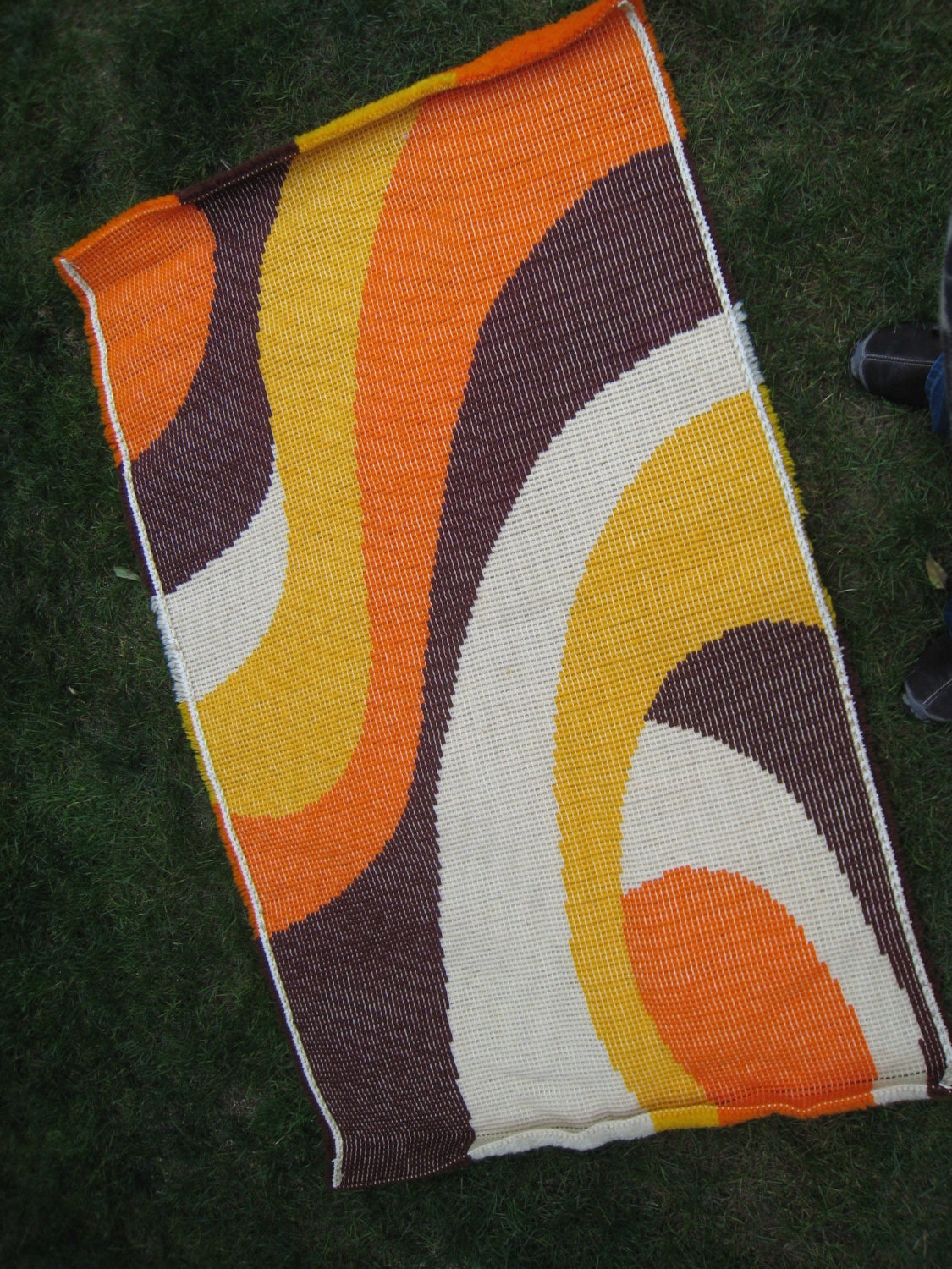 GROOVY American made RYA style Latch Hook Rug