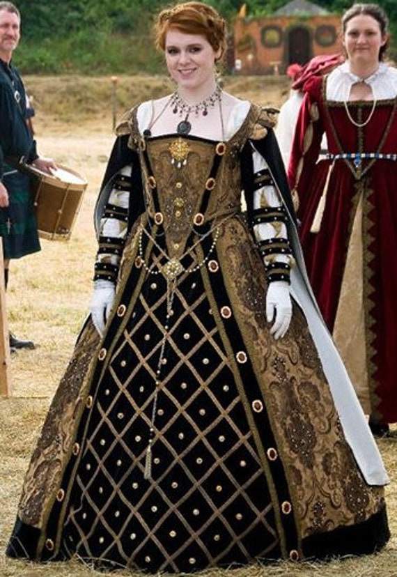 Items similar to Renaissance Queen Dress on Etsy