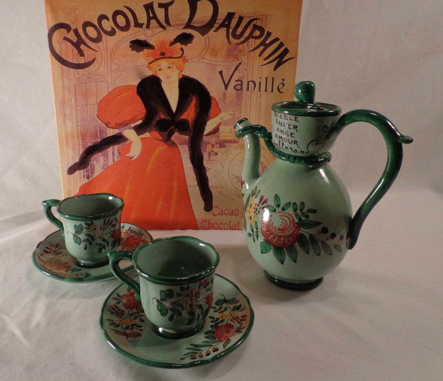 Beautiful European Teapot with “teacup size” cups and saucers. Haute