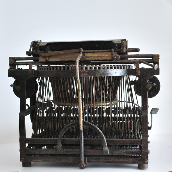 Upstrike Caligraph 2 Antique typewriter. Late 1800s . 72 keys.