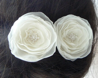 Ivory bridal hair flowers (set of 2), wedding hair pins, bridal hair flowers, wedding hair accessories, flower hair clips.