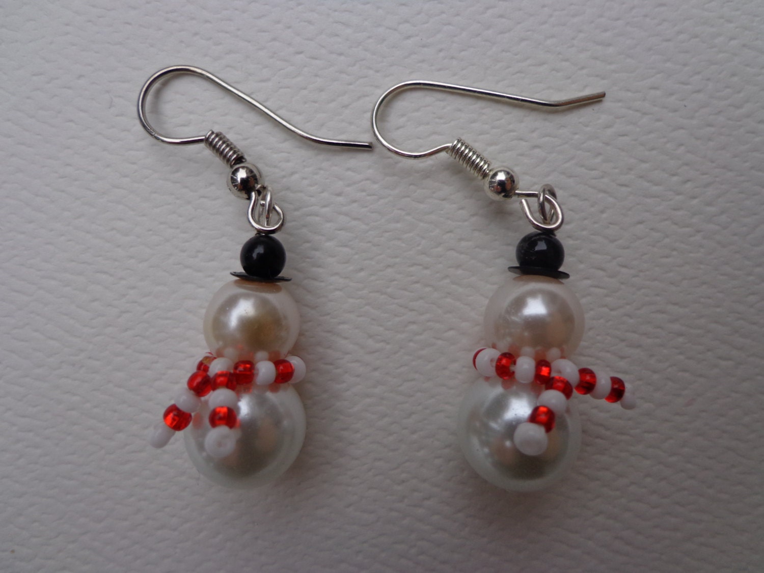 Snowman earrings. Beaded earrings. Cute Christmas earrings.