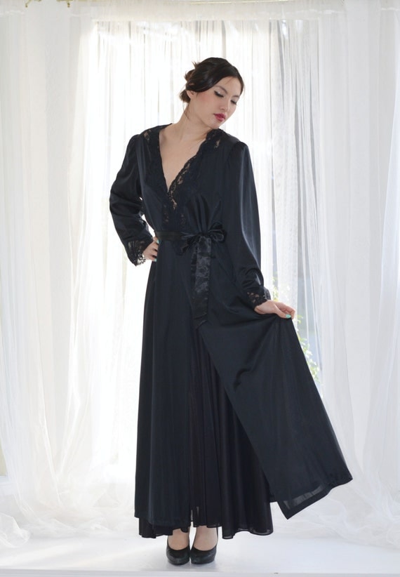 Black Vintage 80s Olga Peignoir Robe M 94270 Lace by empressjade