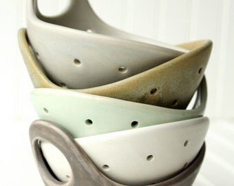 Pottery Berry Bowl with Handle - Small - Ceramic Colander