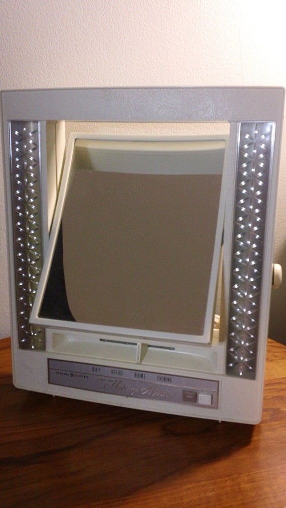 Vintage 1970s General Electric Lighted Makeup Mirror retro