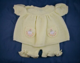 Baby Knit Set, Embroidered Pockets, Vintage 1970s, Light Yellow, Infant Girl Top with Puffy Short Sleeves, Pants with Ruffles, Pastel Color