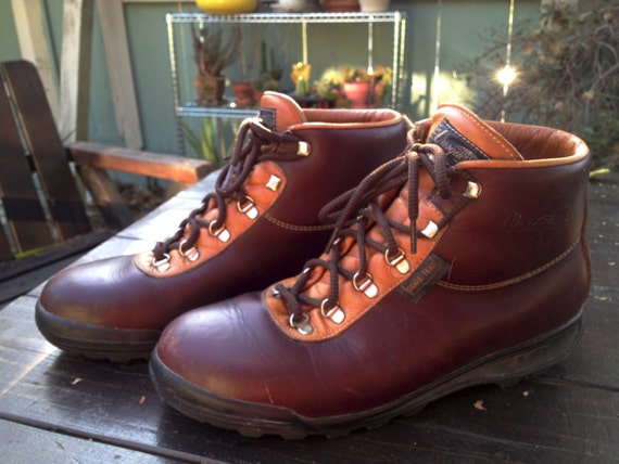 Items similar to Vintage Vasque Sundowners, hiking boots. Skywalk sole ...