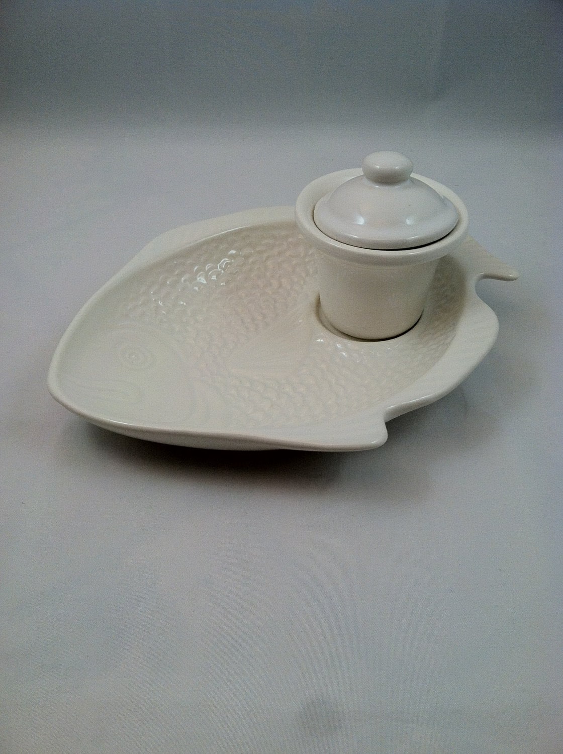 Fish plate, with lidded sauce bowl, white ceramic, serving dish Haute