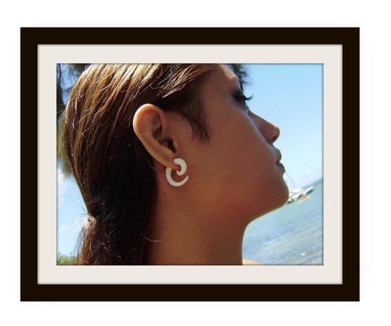 Spiral Twist Split Gauge Earrings Carved White Bone