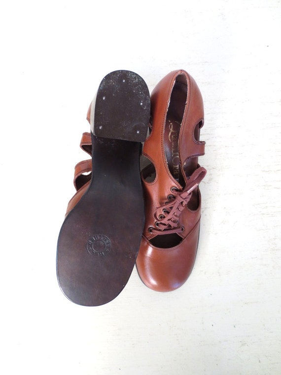 Cut Out Oxfords / Vintage 1970s Shoes / Brown Oxford Heels