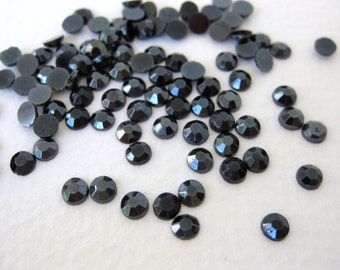 Vintage Rhinestones Gunmetal Black Hematite Cabochon Chaton Roses 16ss 4mm rhm0023 (100)