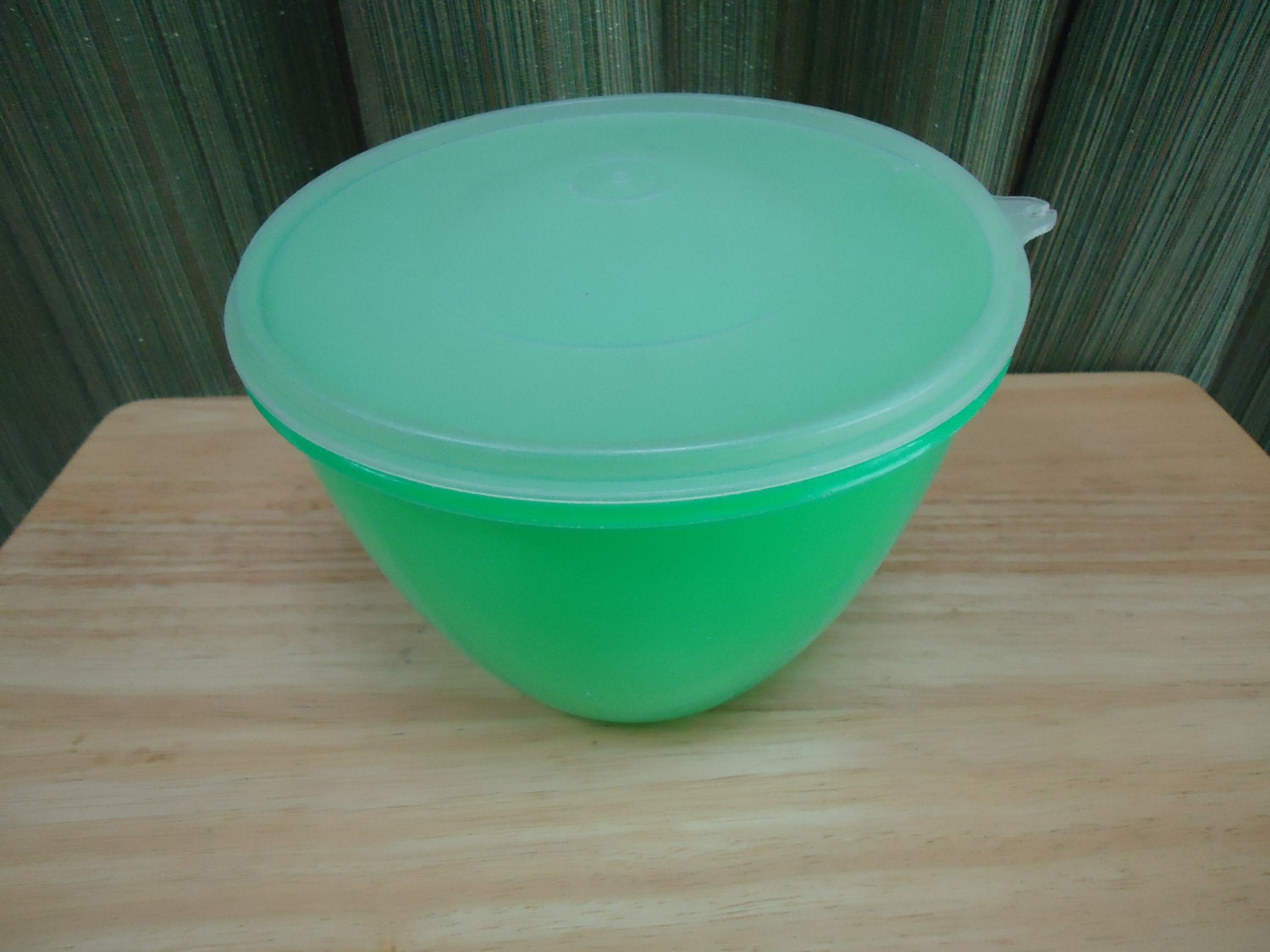 Vintage Tupperware Lettuce Crisper/Keeper