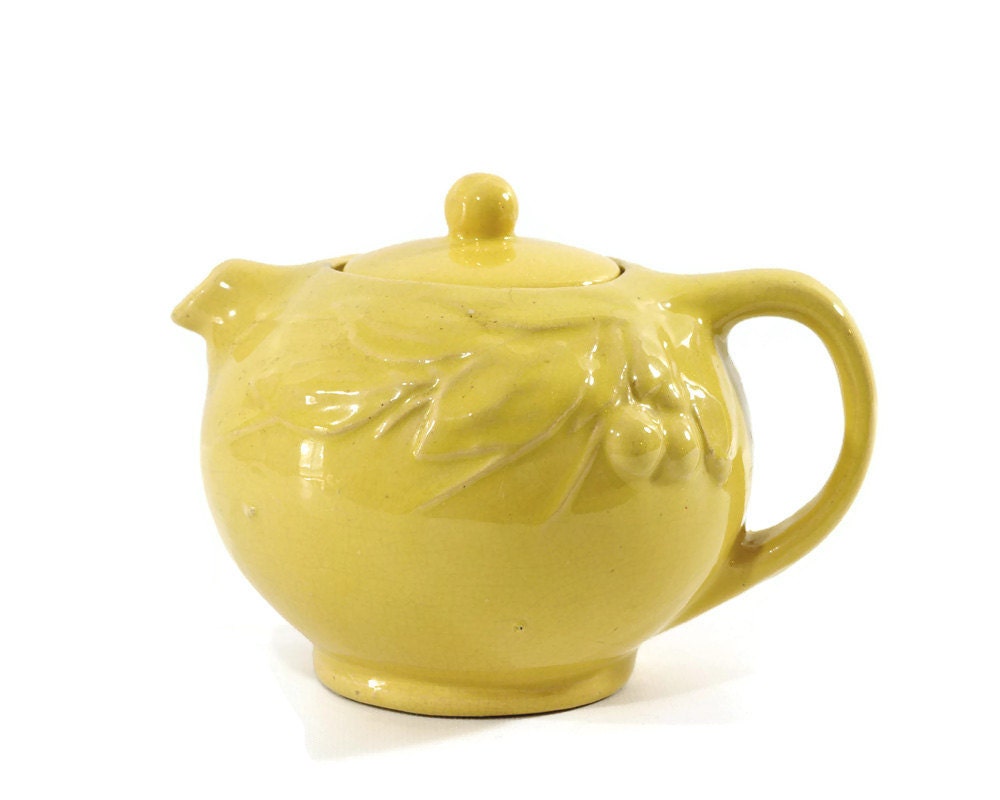 Vintage McCoy Teapot Leaf and Berry Yellow Pottery 1930s