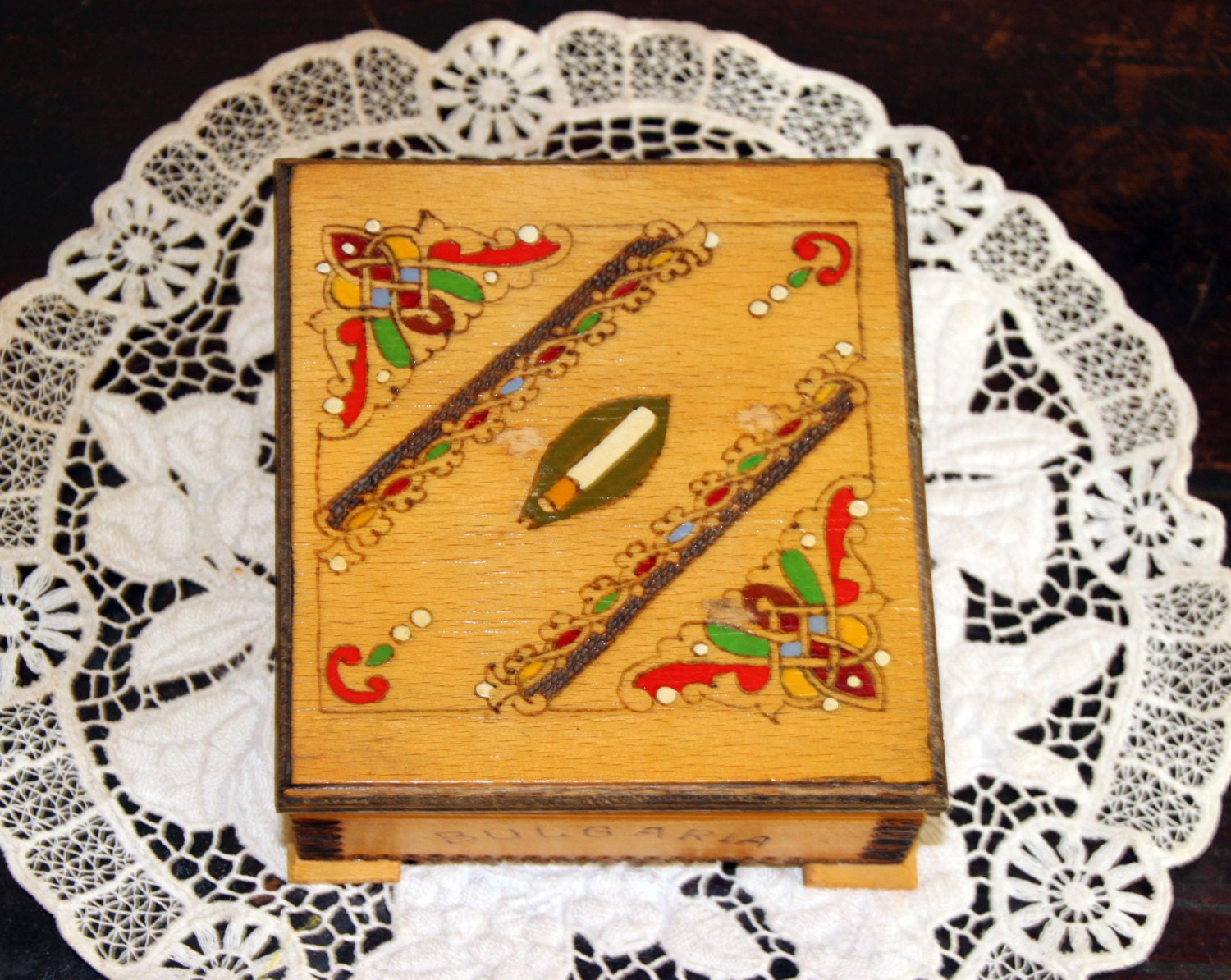 Vintage handmade wooden cigarette box, Handmade pyrography box