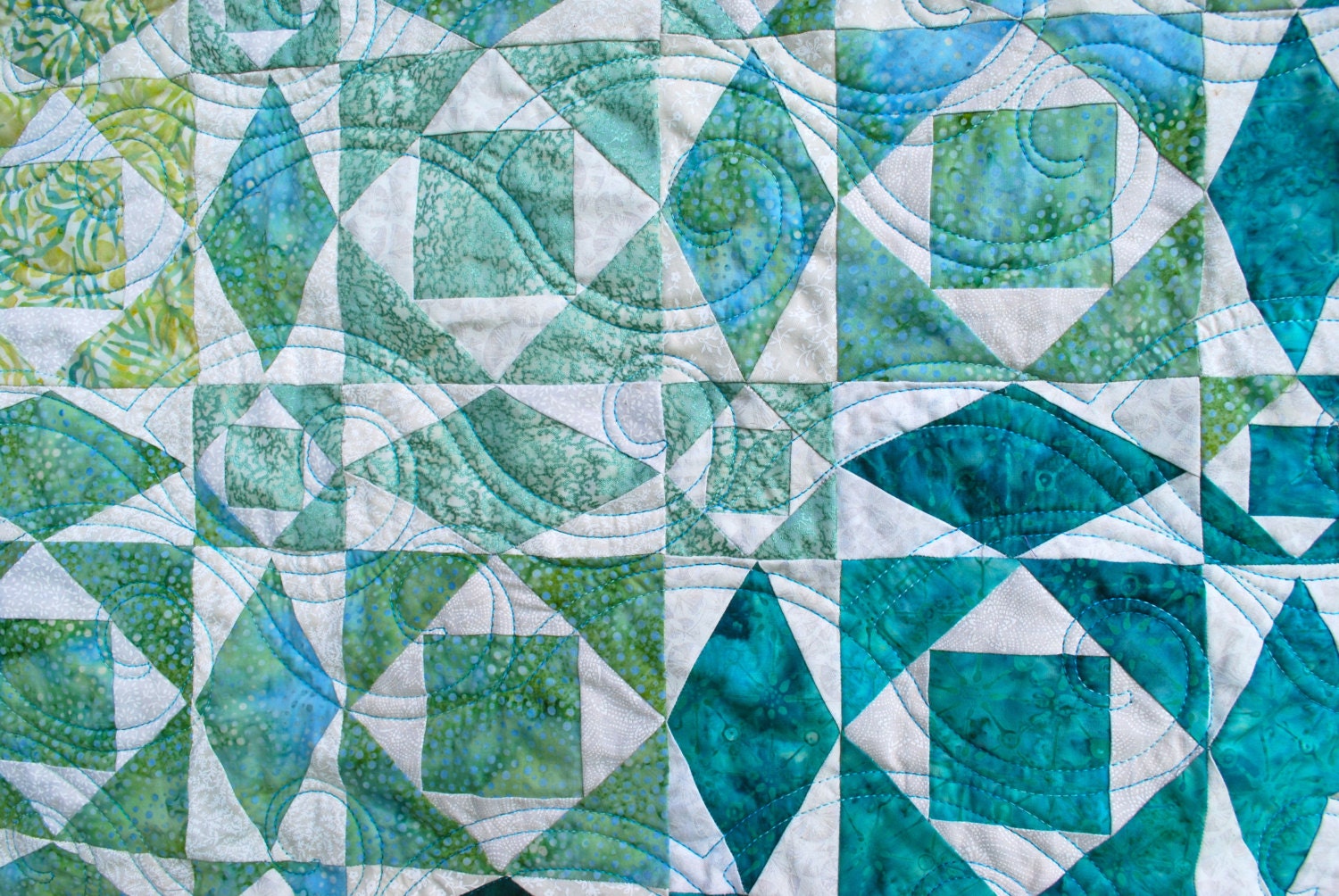 traditional-storm-at-sea-quilt-wallhanging-in-teal-aqua