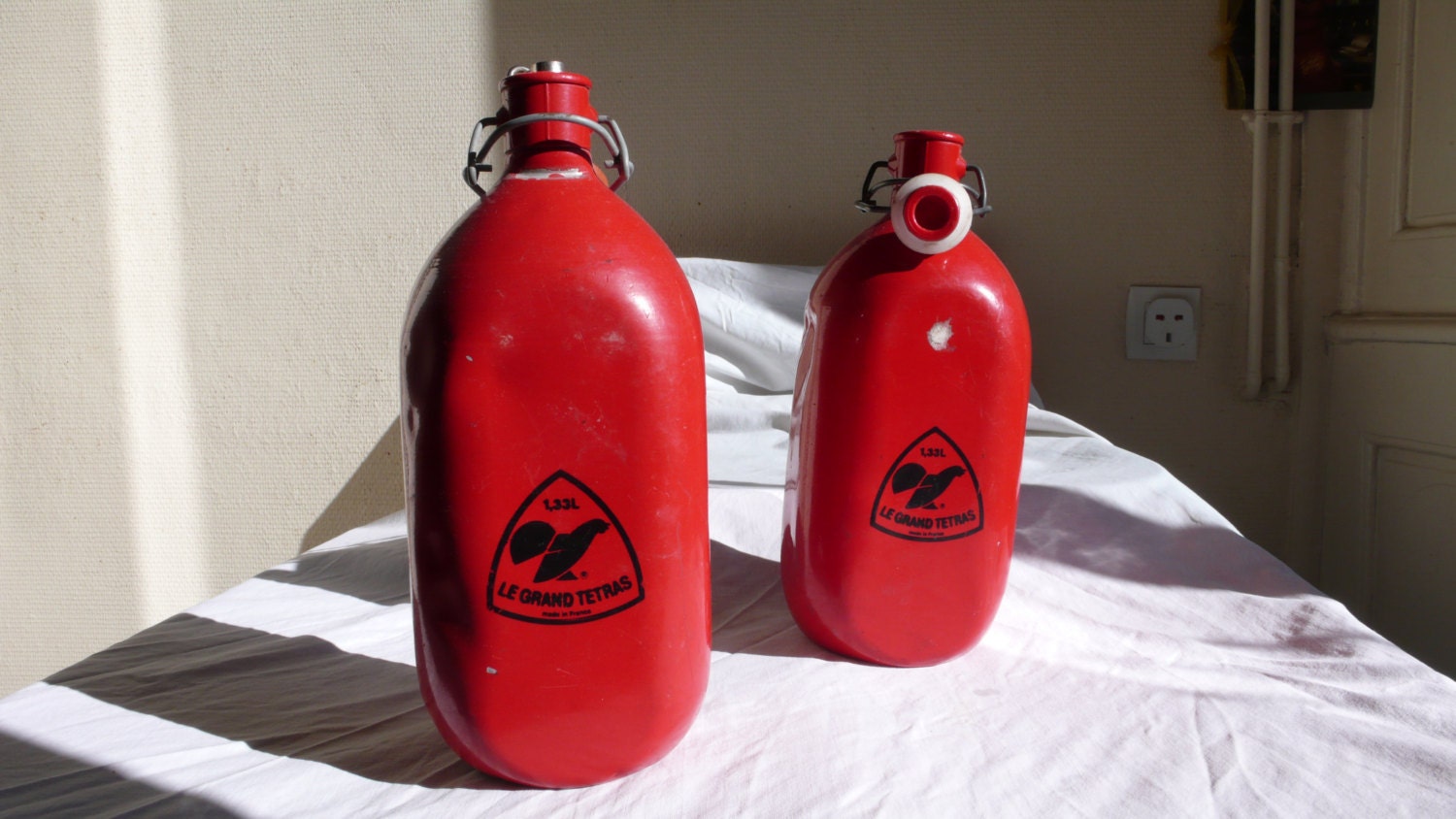 Vintage metal water bottle drinking can by ancienesthetique