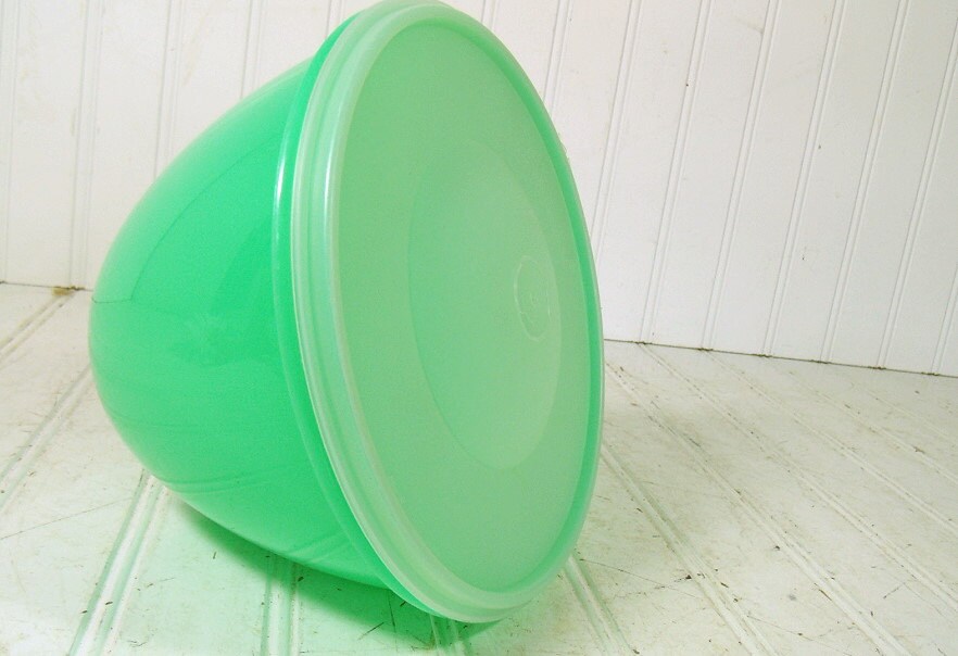 Vintage Green TupperWare Lettuce Crisper Keeper by DivineOrders