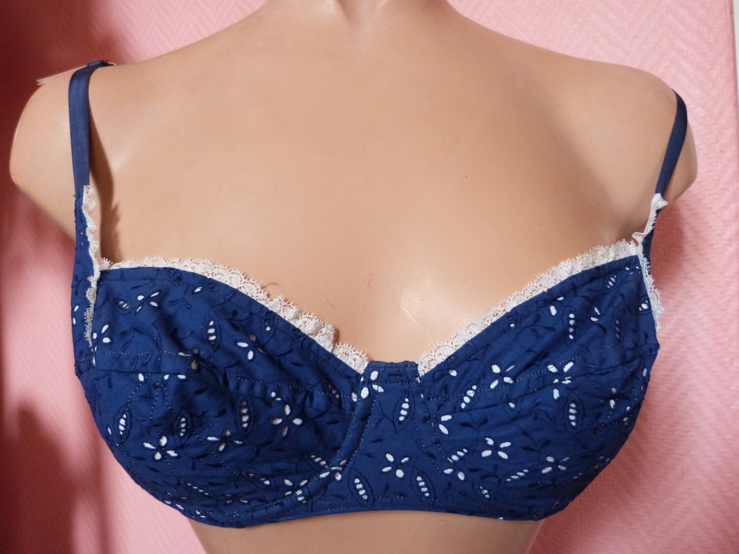 Vintage French lace retro bra 1950s retro lingerie pin up