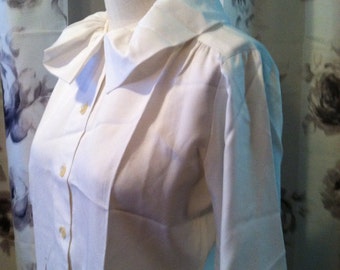 Retro blouse with large Peter Pan collar small