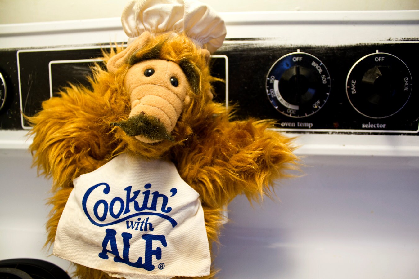 Vintage 80s ALF hand puppet alien chef Cooking with ALF