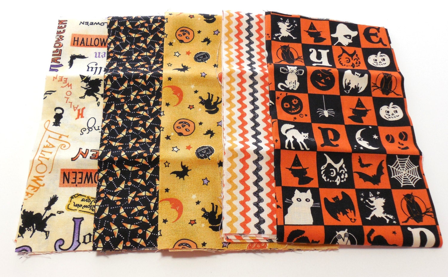 Vintage Look Fabric Halloween Novelty Fat Quarter Bundle